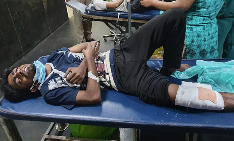 পুলিশের ওপর হামলা চালিয়ে পালাতে গিয়ে টিকটকার হৃদয় গুলিবিদ্ধ